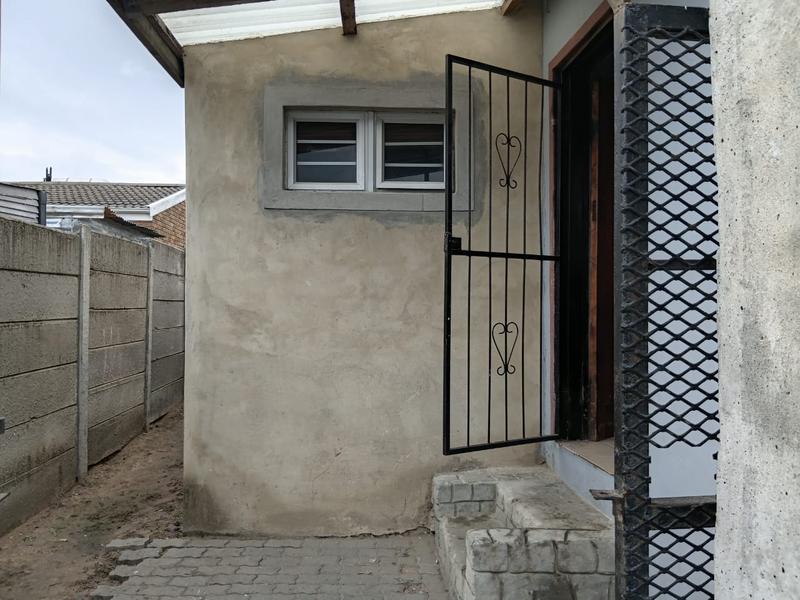 2 Bedroom Property for Sale in New Macassar Western Cape